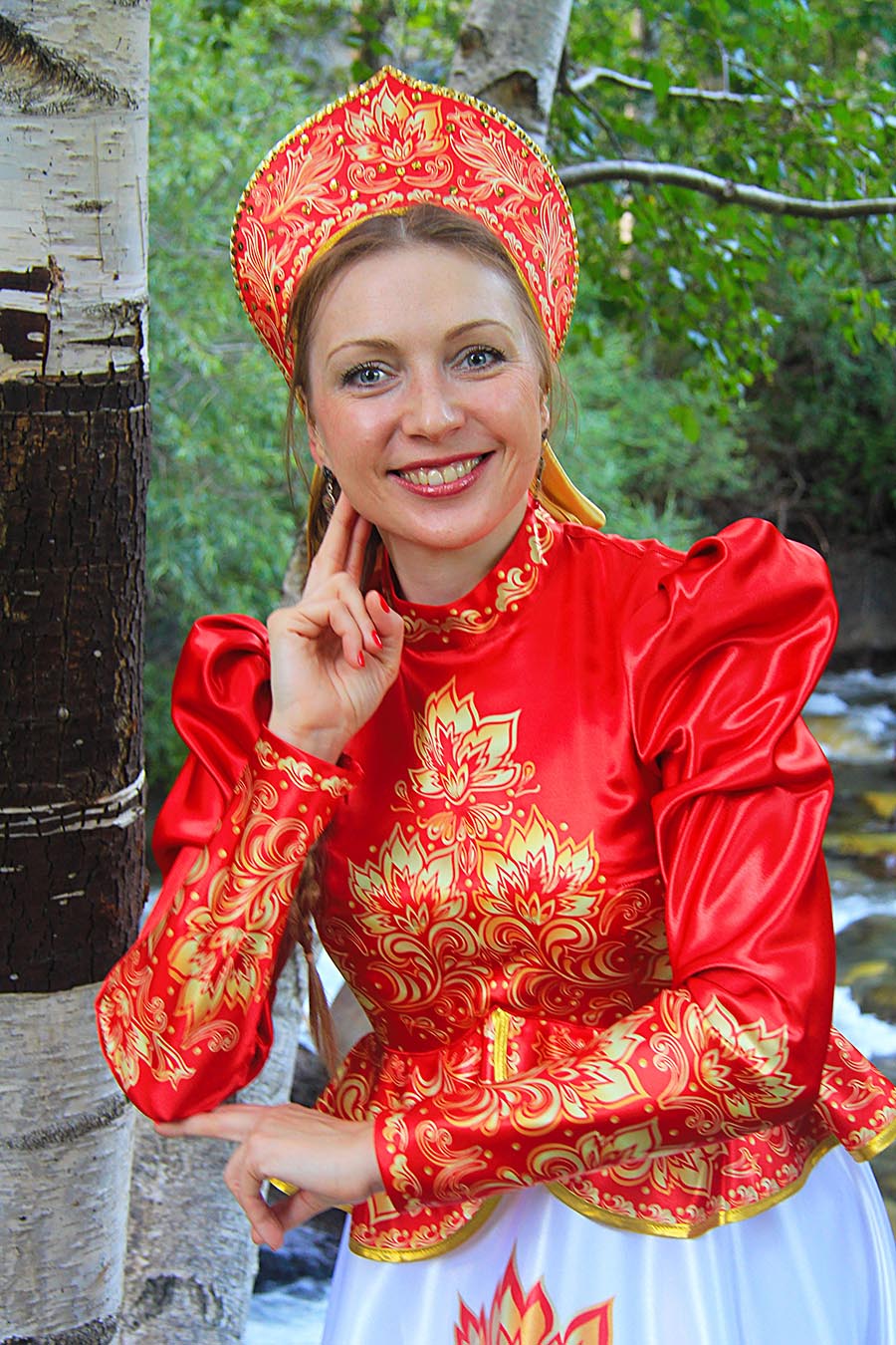 Women in Slavic costumes in Samara