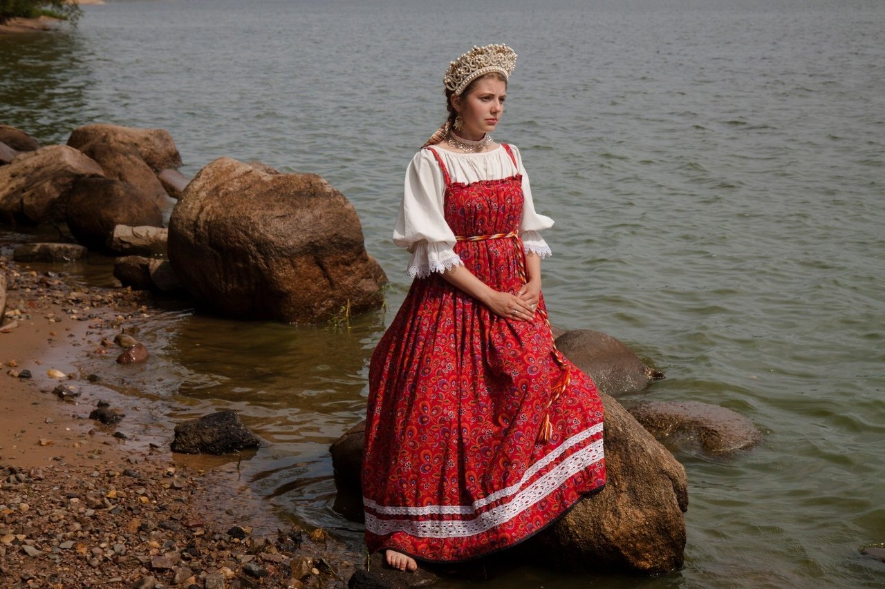 Women in Slavic costumes in Samara