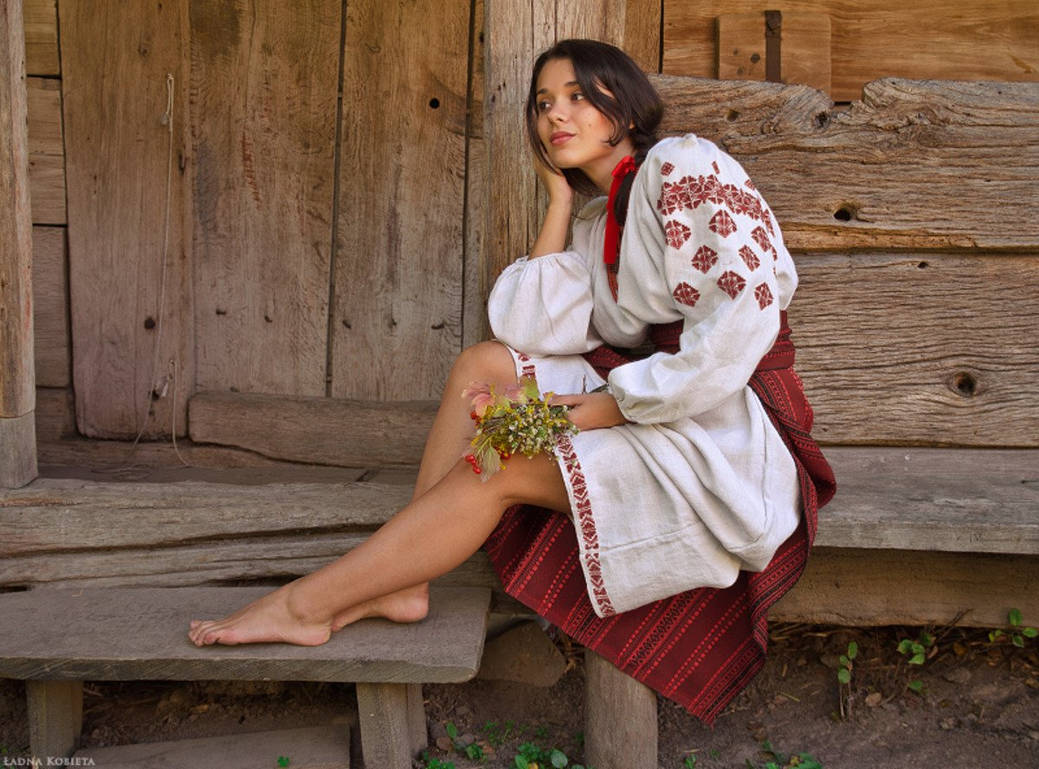 Women in Slavic costumes in Samara
