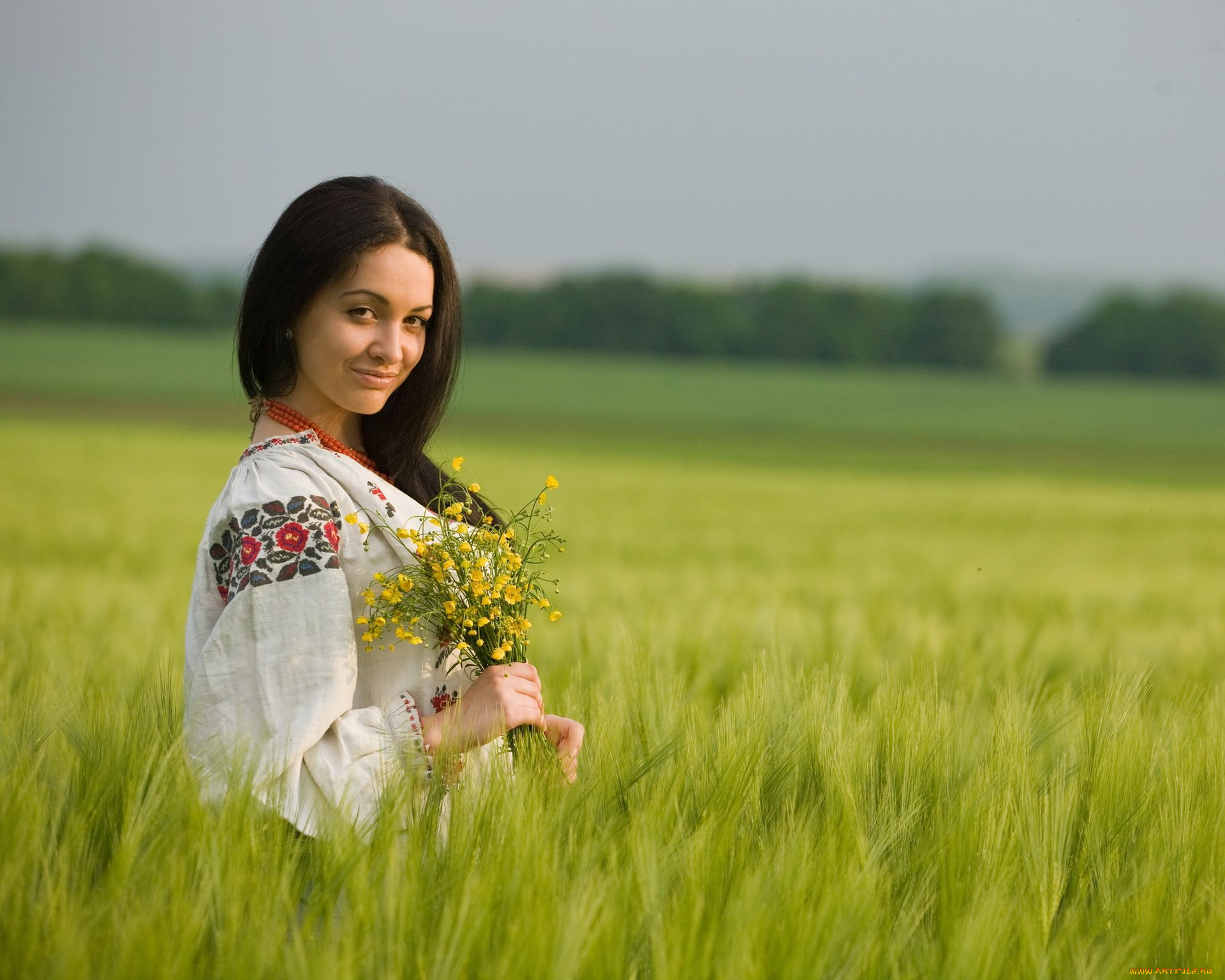 Women in Slavic costumes in Samara