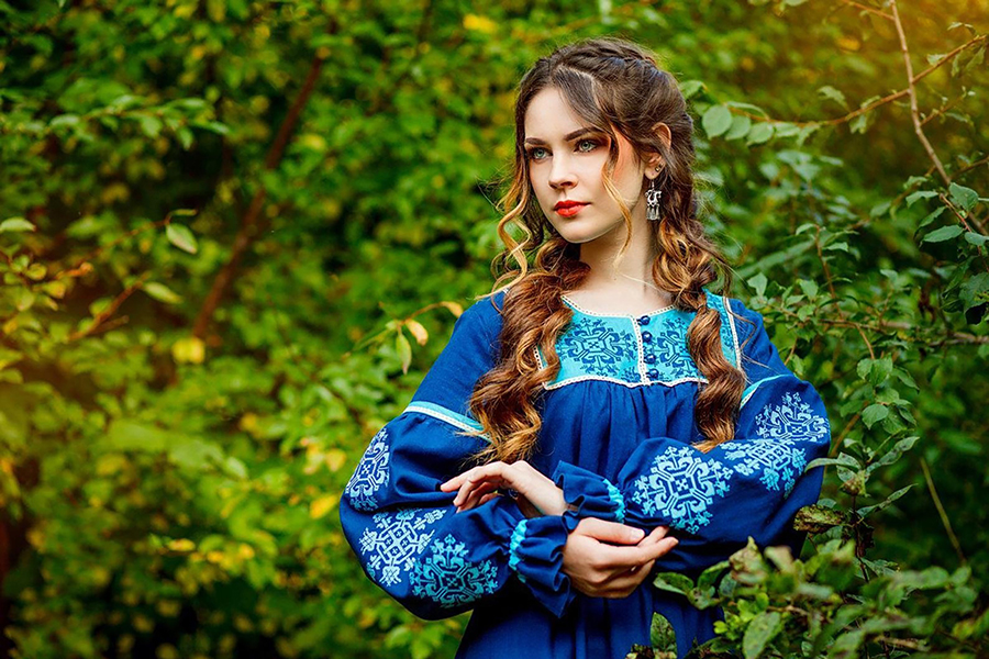 Sexy photo Women in Slavic costumes in Samara