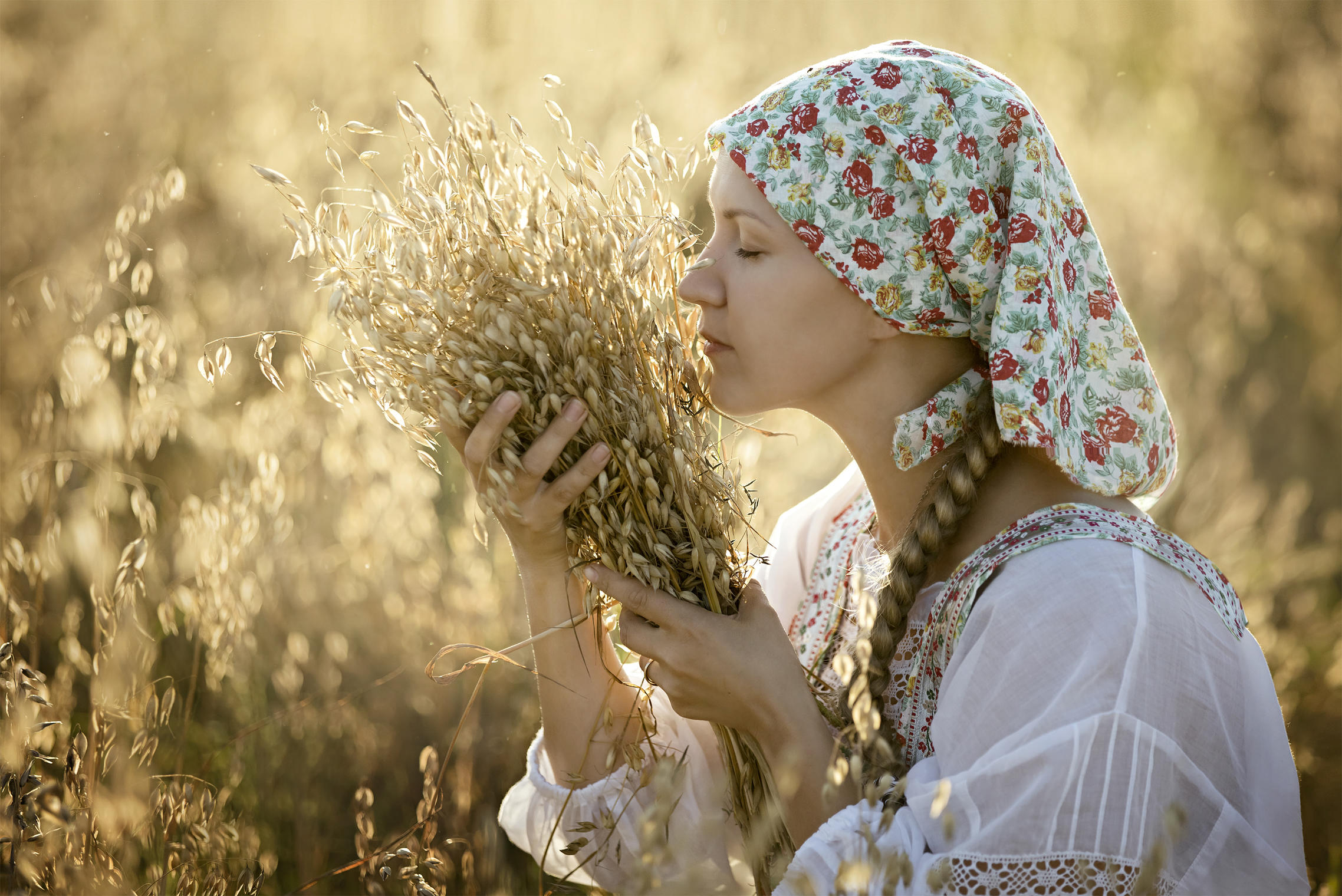 Photo Women in Slavic costumes in Samara