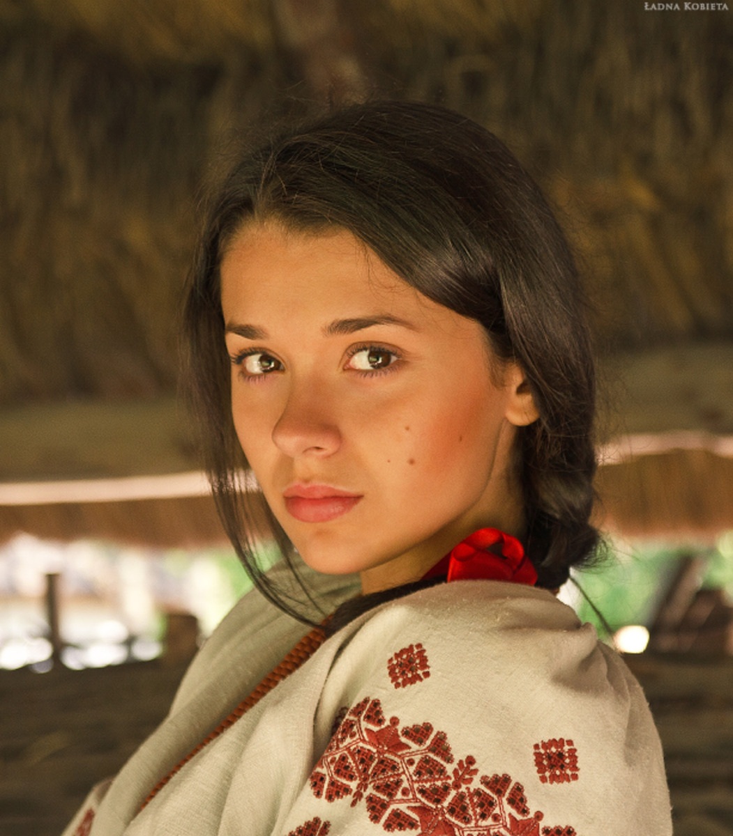 Girls in Slavic costumes in Samara