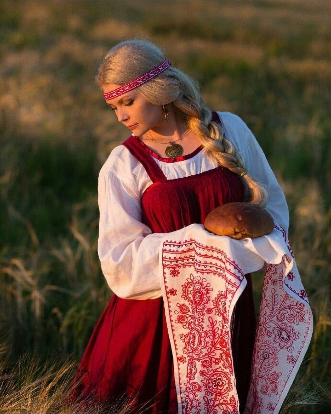 Girls in Slavic costumes in Samara