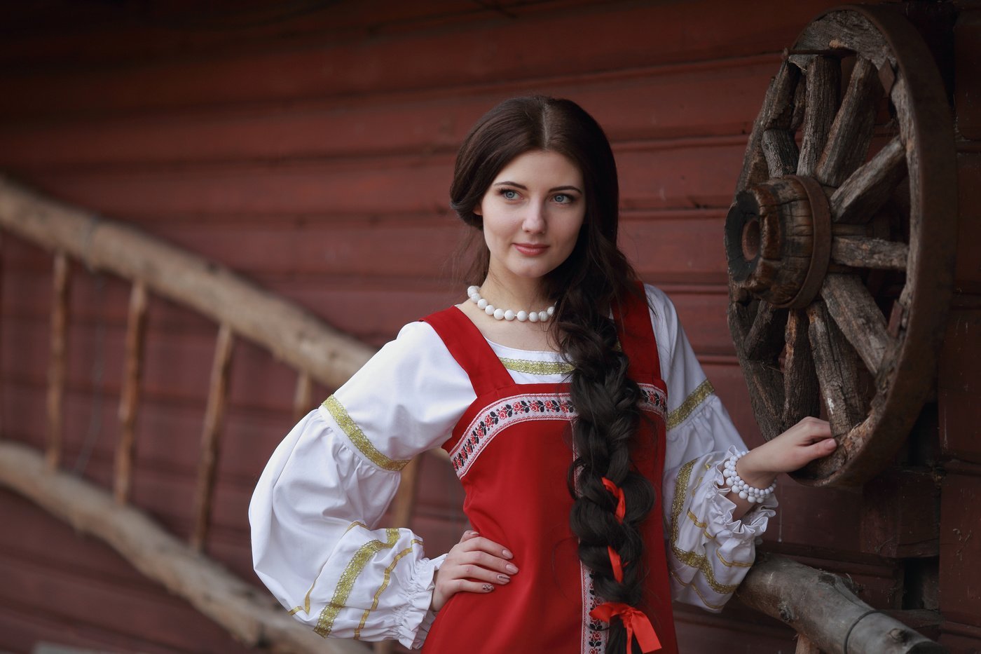 Girls in Slavic costumes in Samara