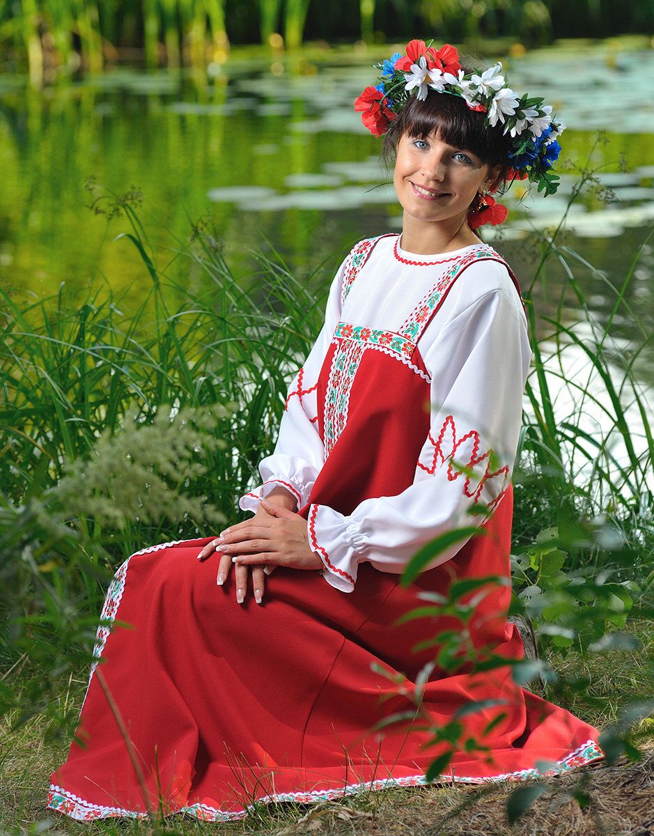 Beautiful girl Girls in Slavic costumes in Samara